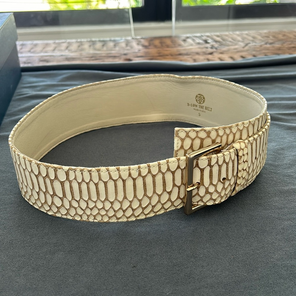 B-low the belt. Belt in cream and tan with gold buckle. Size s.